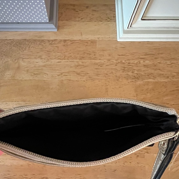 Guess Gold small wristlet - Picture 2 of 2